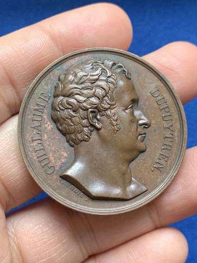 《竞宝斋》第469场 周日，周一 2场连拍 （全场包邮）欢迎送拍 - 法国著名外科医生、解剖学家纪尧姆·迪皮特朗男爵，19世纪欧洲外科学先驱之一，35.3克，41.7mm，手指铜标。