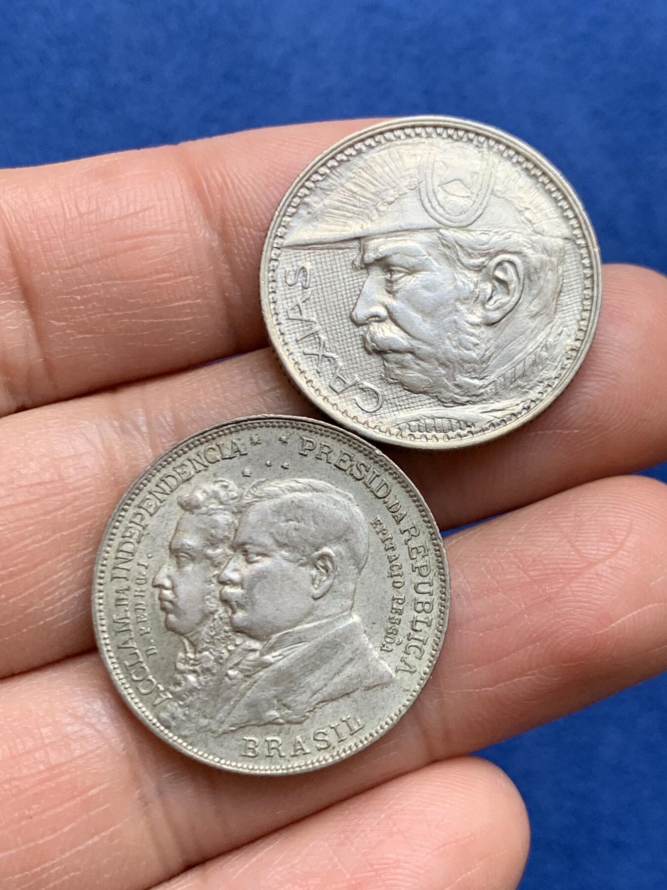 《竞宝斋》第469场 周日，周一 2场连拍 （全场包邮）欢迎送拍 两枚一组 巴西1935年卡希亚斯公爵2000瑞斯银币+巴西1922年独立一百周年银币