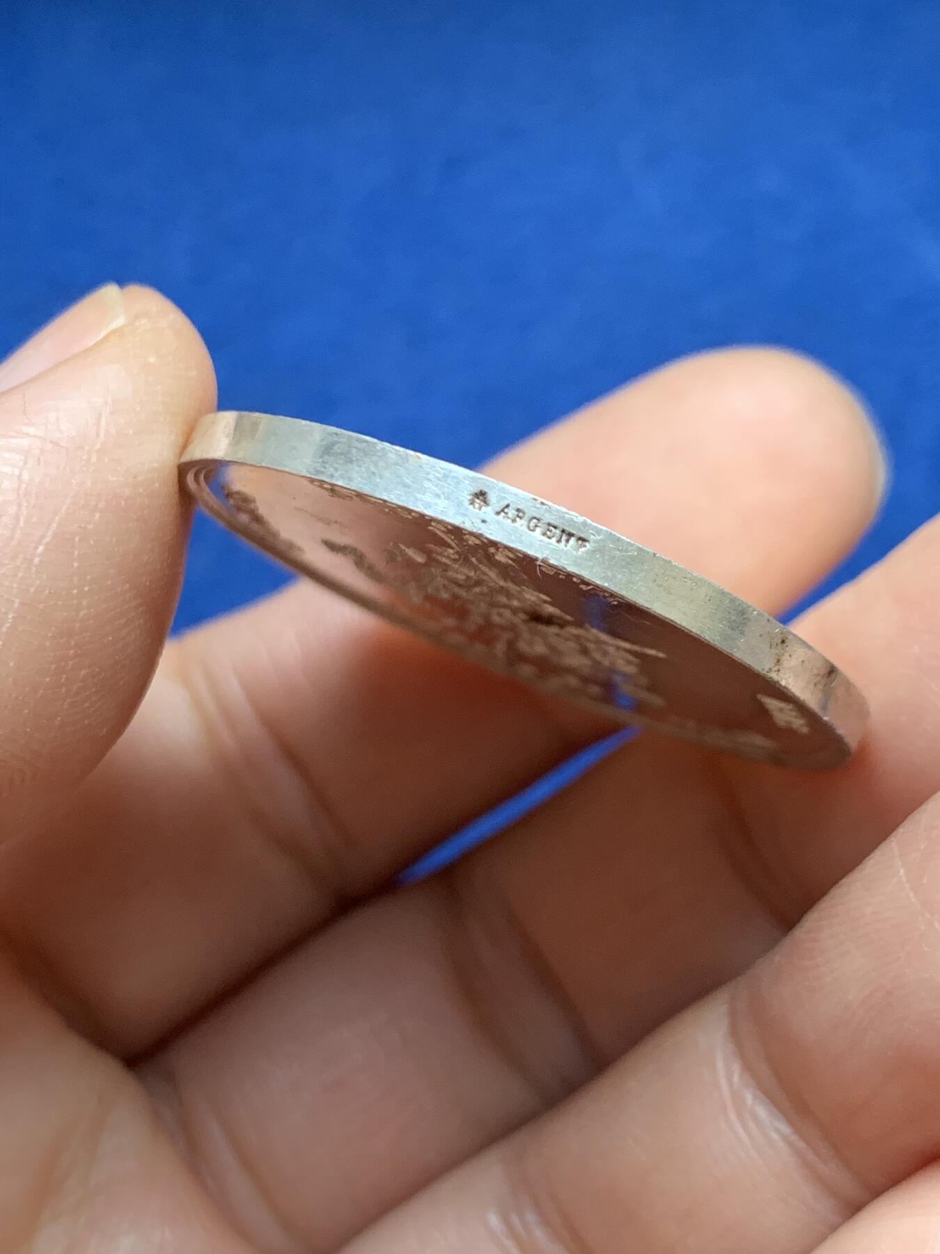 《竞宝斋》第469场 周日，周一 2场连拍 （全场包邮）欢迎送拍 法国图卢兹花卉节银质代币，17.63g，35.5mm，蜜蜂边铭