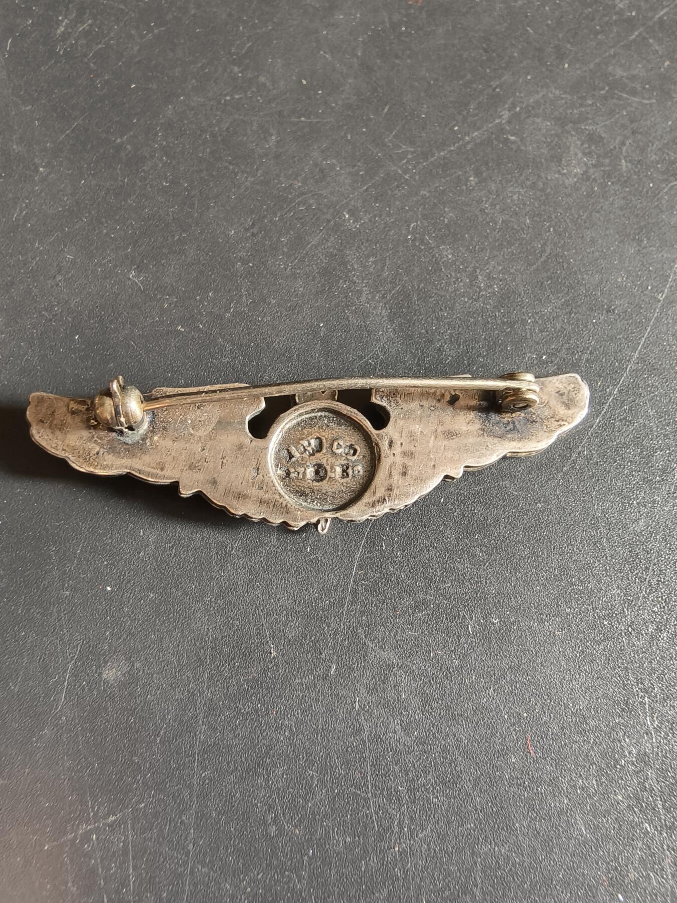 老王徽章第186期 美国二战陆军航空兵轰炸机投弹手技能章    925银   2英寸   A.E.C.O.Utica厂标     8g