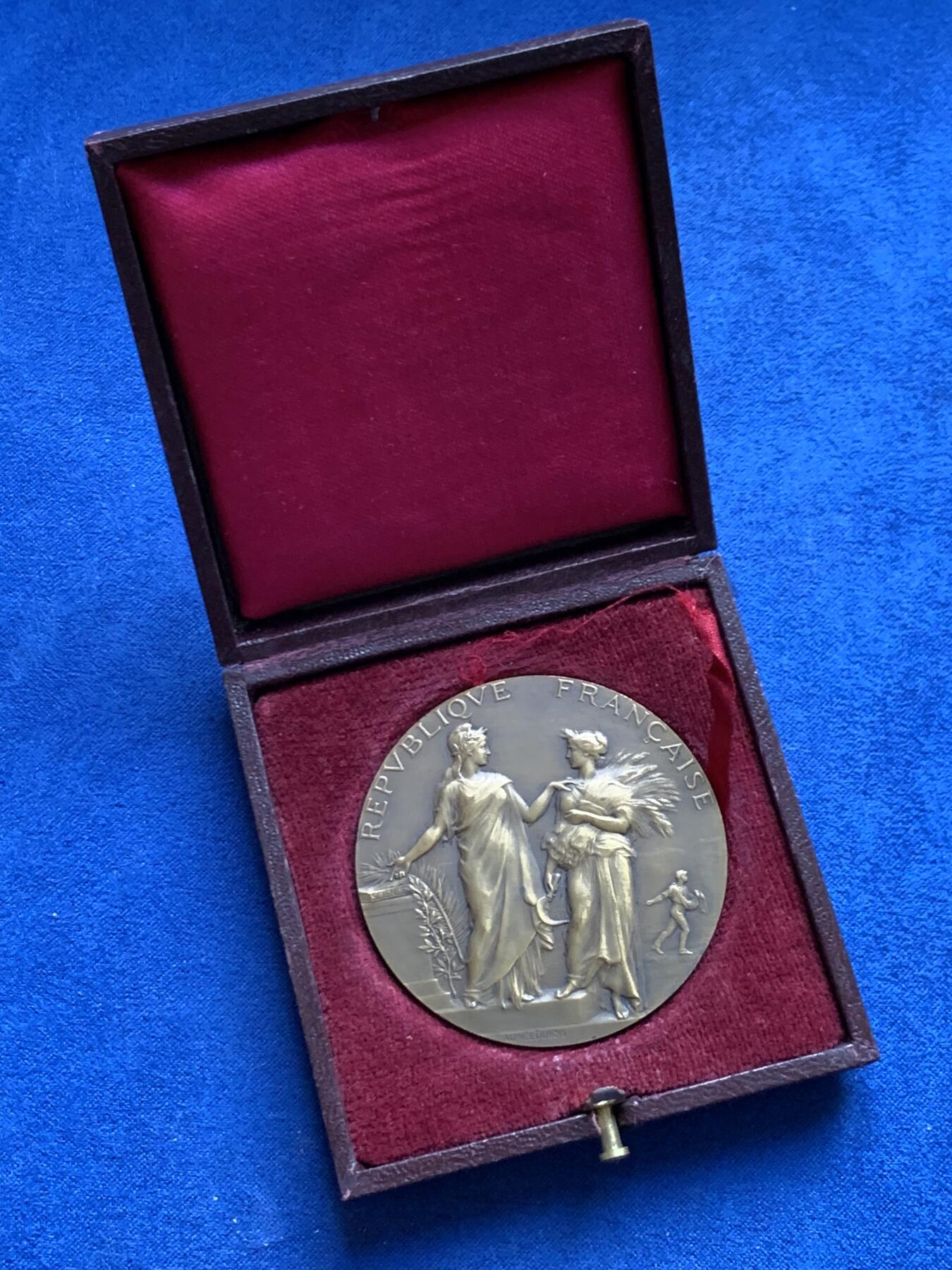 《竞宝斋》第469场 周日，周一 2场连拍 （全场包邮）欢迎送拍 法国农业女神铜章 61.5克 49.7mm 丰饶角铜标 带盒