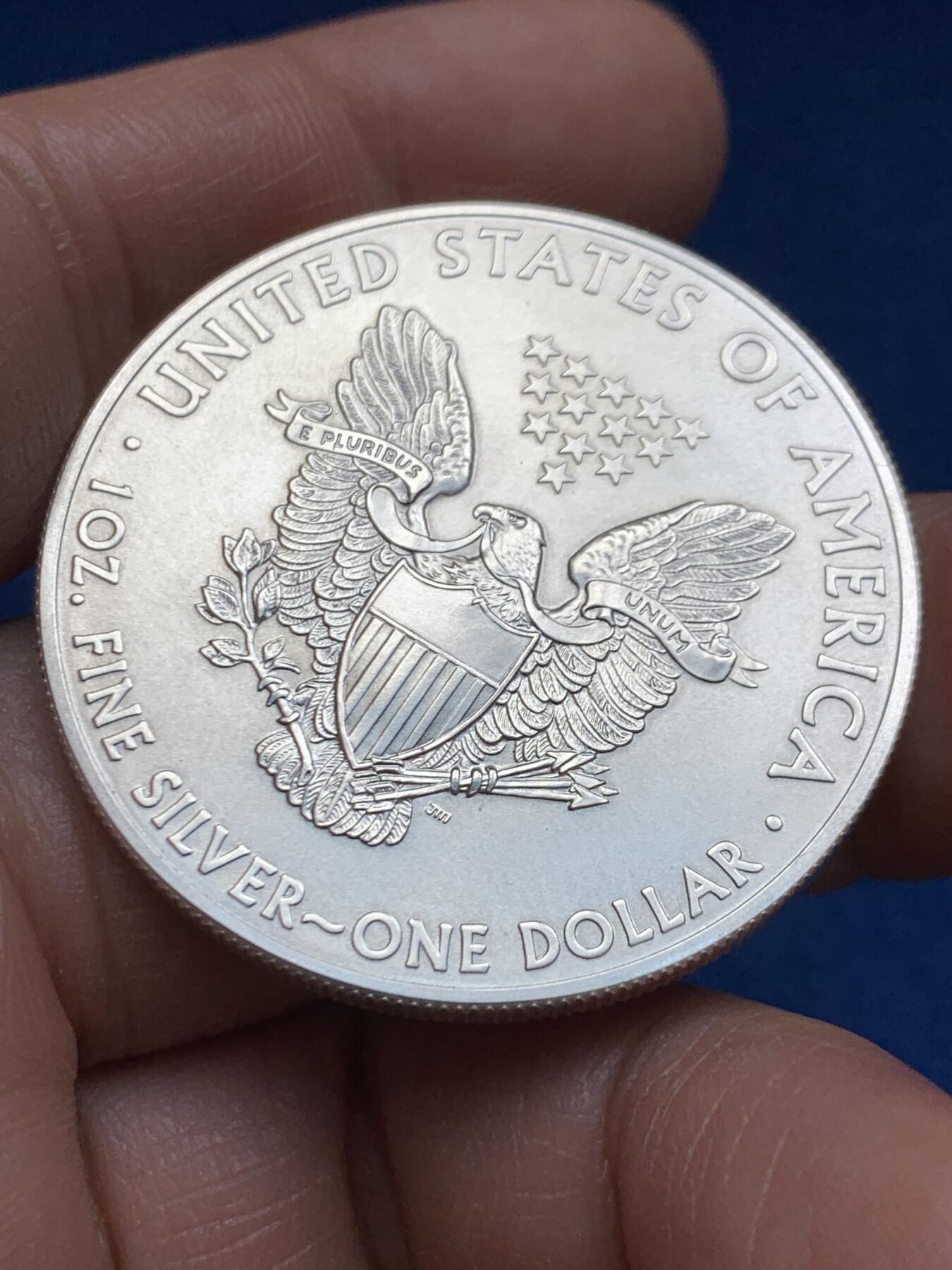 《竞宝斋》第469场 周日，周一 2场连拍 （全场包邮）欢迎送拍 2015年美国行走女神投资币 31.2克