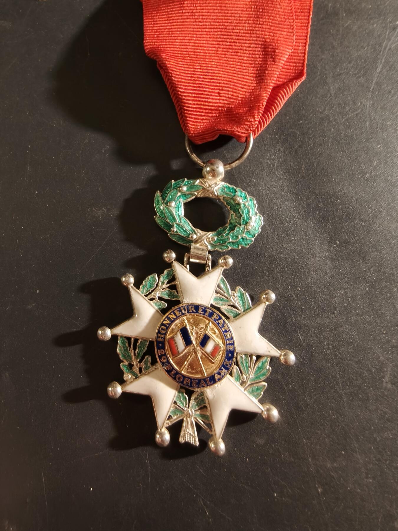 老王徽章第186期 法国骑士级荣誉军团勋章    五共早期版本   950银质珐琅   原盒   缺少正面芯片      24.3g