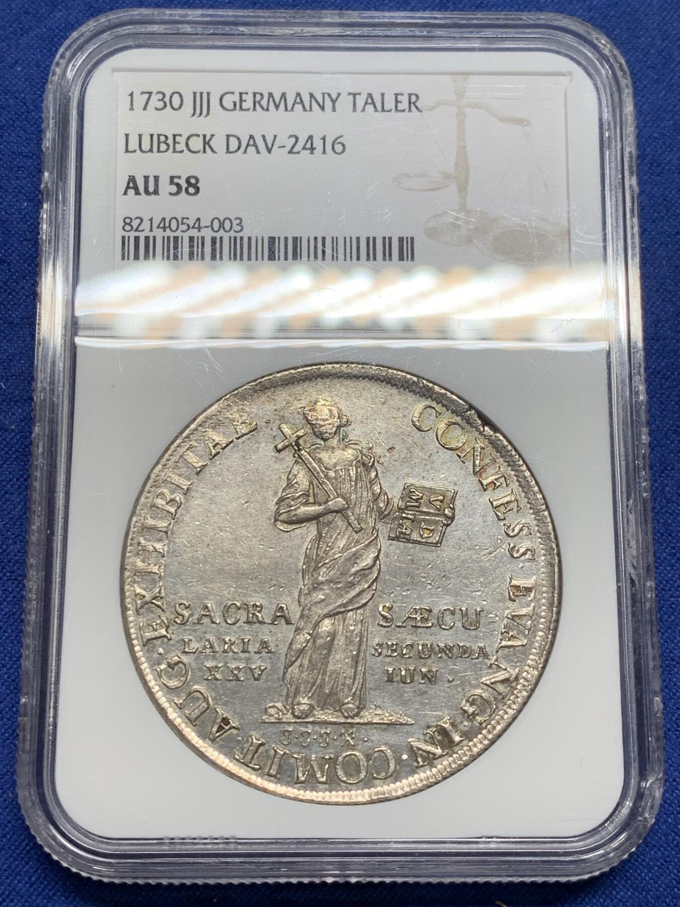 《竞宝斋》第469场 周日，周一 2场连拍 （全场包邮）欢迎送拍 NGC AU58 吕贝克自由市 1730年 1泰勒银币 奥格斯堡信纲200周年纪念 背面帝国鹰栩栩如生 罕见品种 盒子左下角有磕