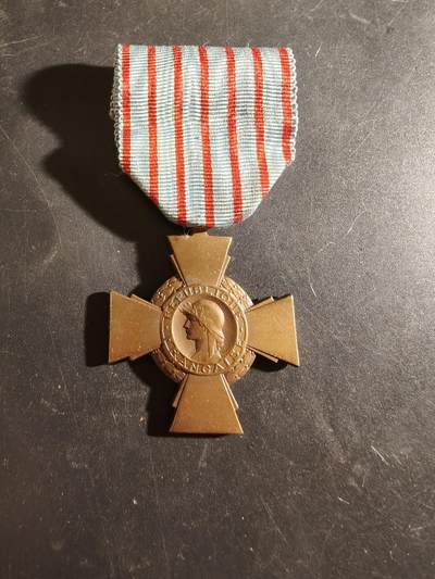 老王徽章第186期 - 法国战斗十字奖章