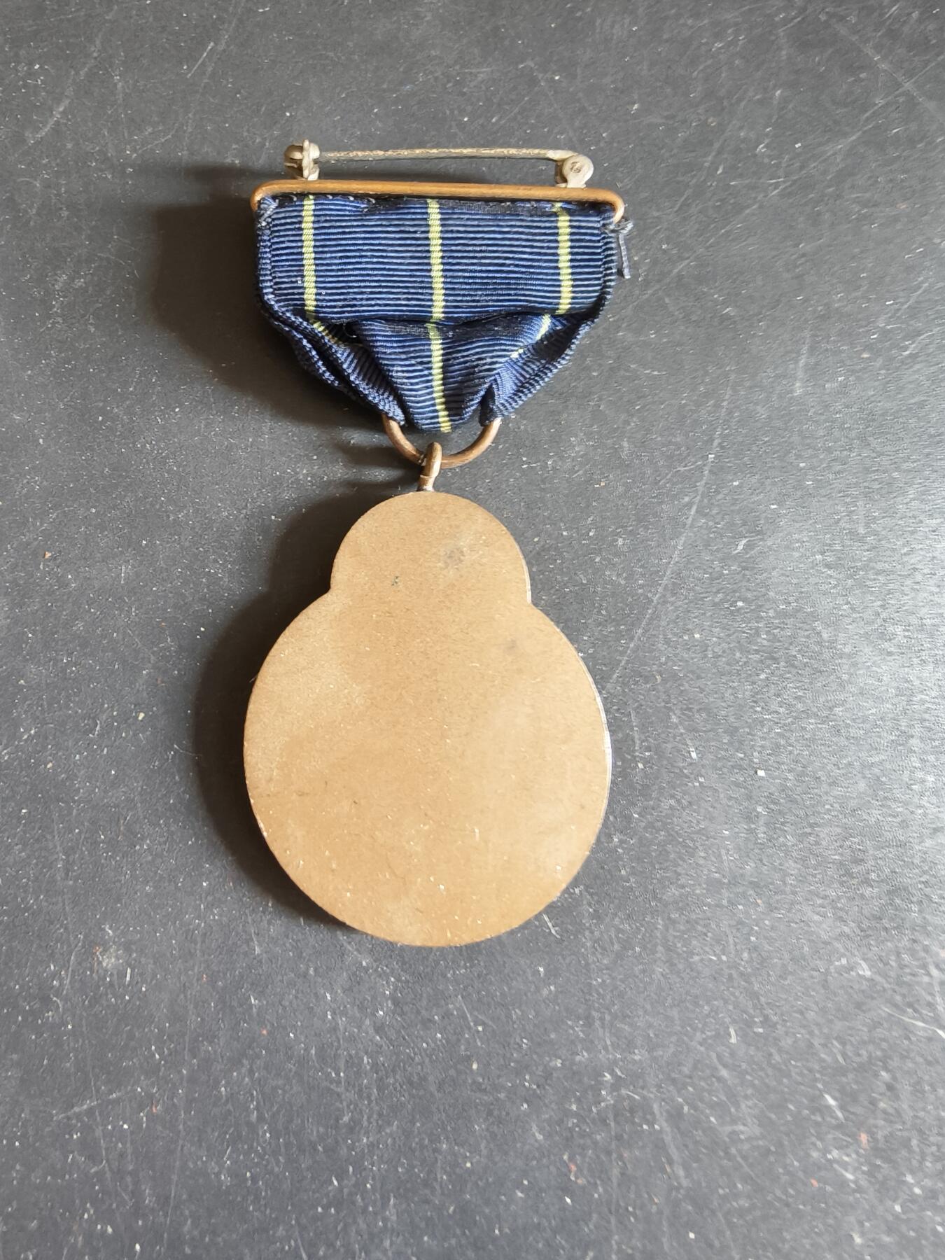 老王徽章第186期 美国海军步枪精确射手奖章   二战时期铜挂   少见版本