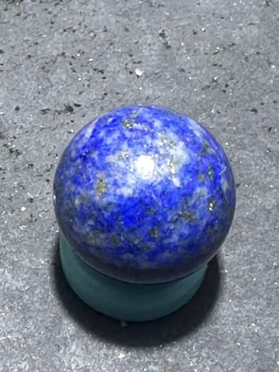 精美阿富汗老矿青金石圆珠一个！