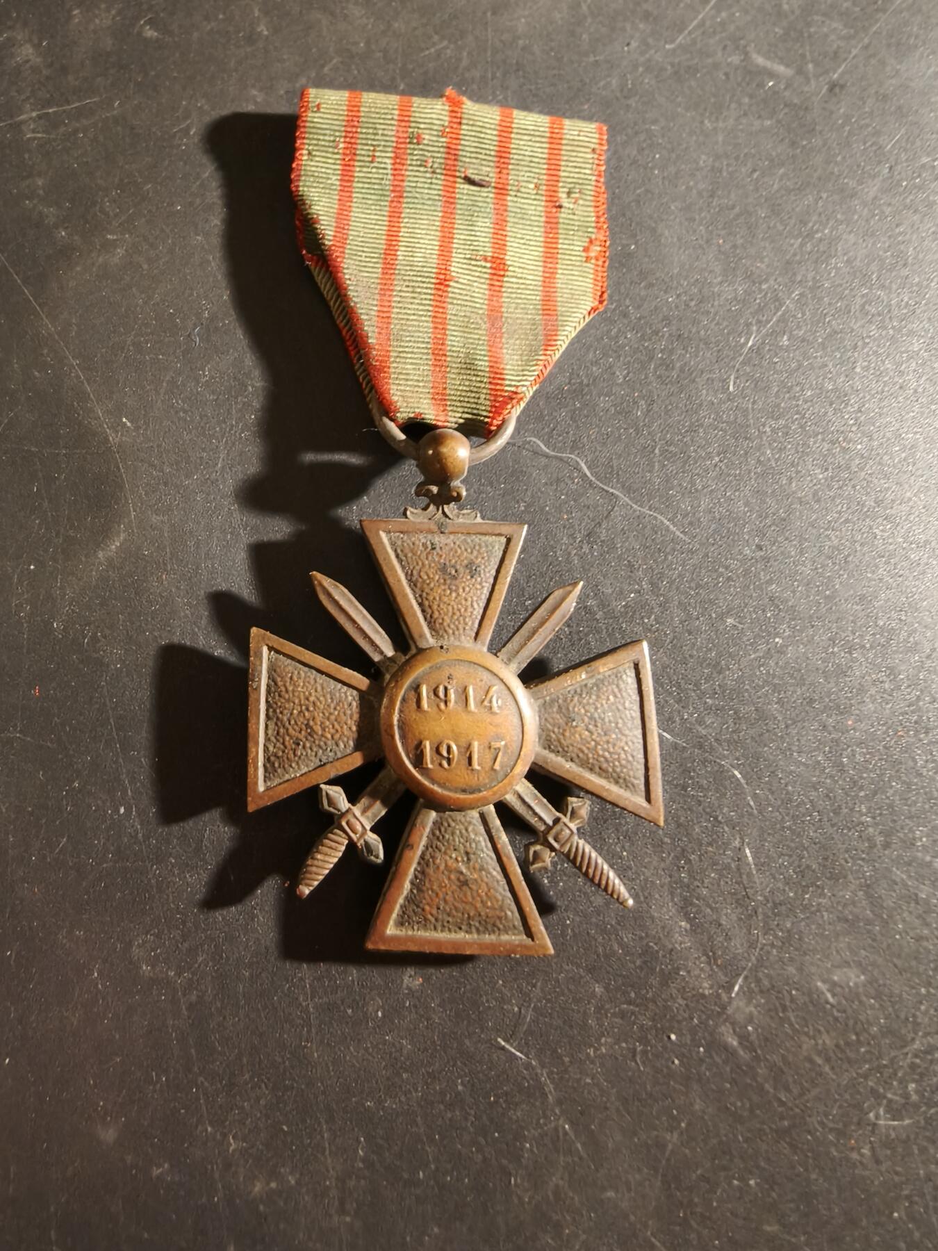 老王徽章第186期 法国1917版战争十字奖章   一颗铜星勋饰