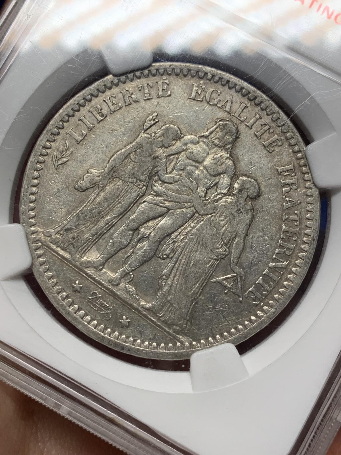 《竞宝斋》第469场 周日，周一 2场连拍 （全场包邮）欢迎送拍 法国1873年大力神5法郎银币，盒子有磕碰