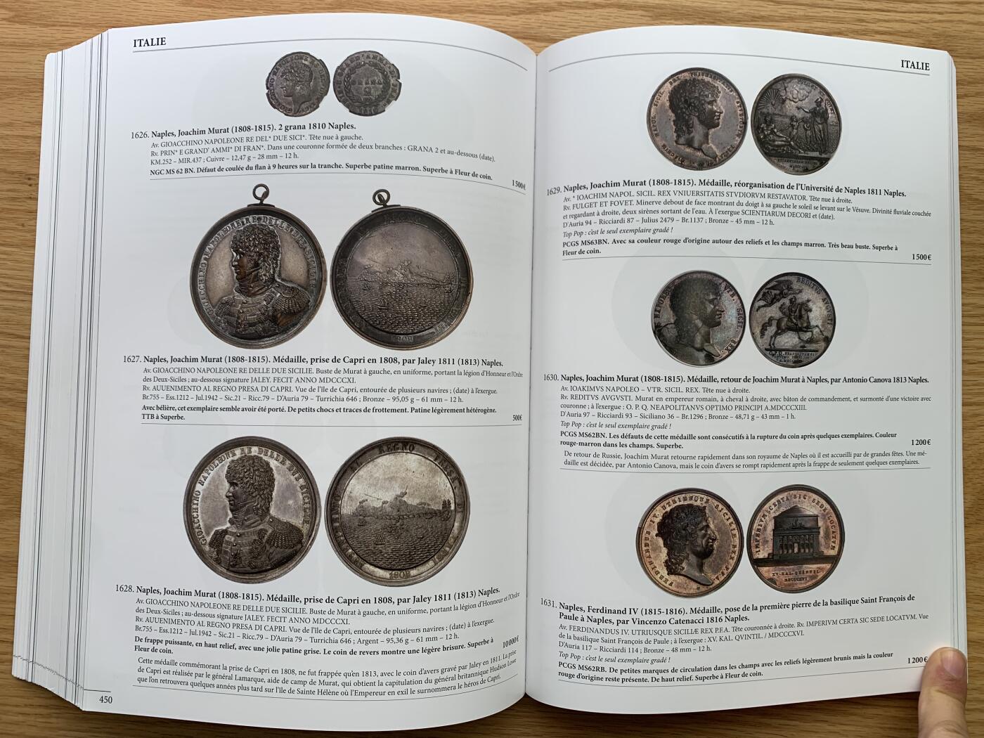 《竞宝斋》第469场 周日，周一 2场连拍 （全场包邮）欢迎送拍 MDC 世界币章拍卖目录 大开本 内图精美 有很多见不到的珍惜币章 重达2.6公斤 包邮 编号17