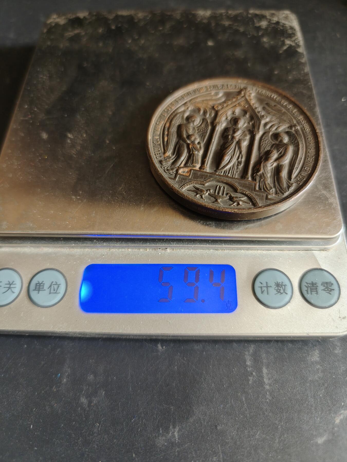 老王徽章第186期 法国天主教会1870年首次圣餐仪式大铜章    高浮雕     直径50mm    重量59.4g