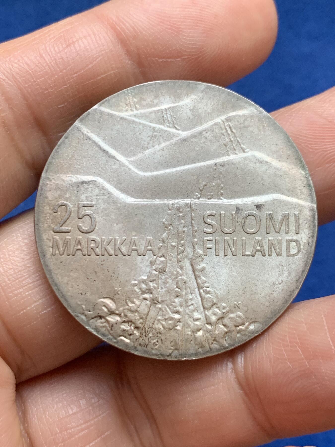 《竞宝斋》第469场 周日，周一 2场连拍 （全场包邮）欢迎送拍 芬兰1978年北欧世界滑雪锦标赛25马克纪念银币 26.35克