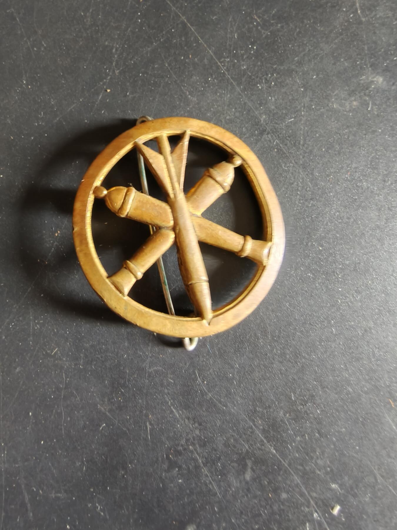 老王徽章第186期 法国炮兵贝雷帽徽