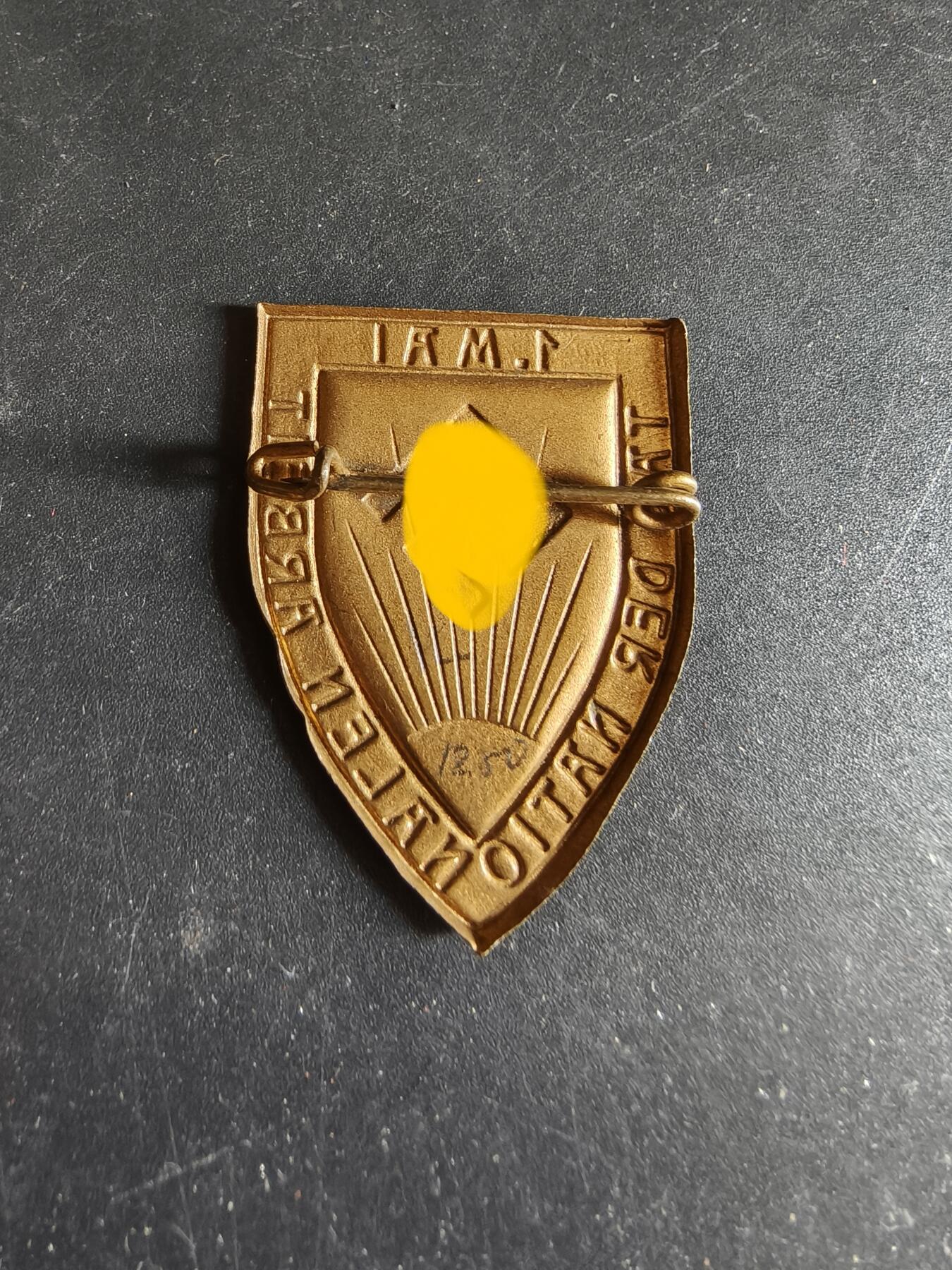 老王徽章第186期 德三五一国家劳动节证章  1934年?