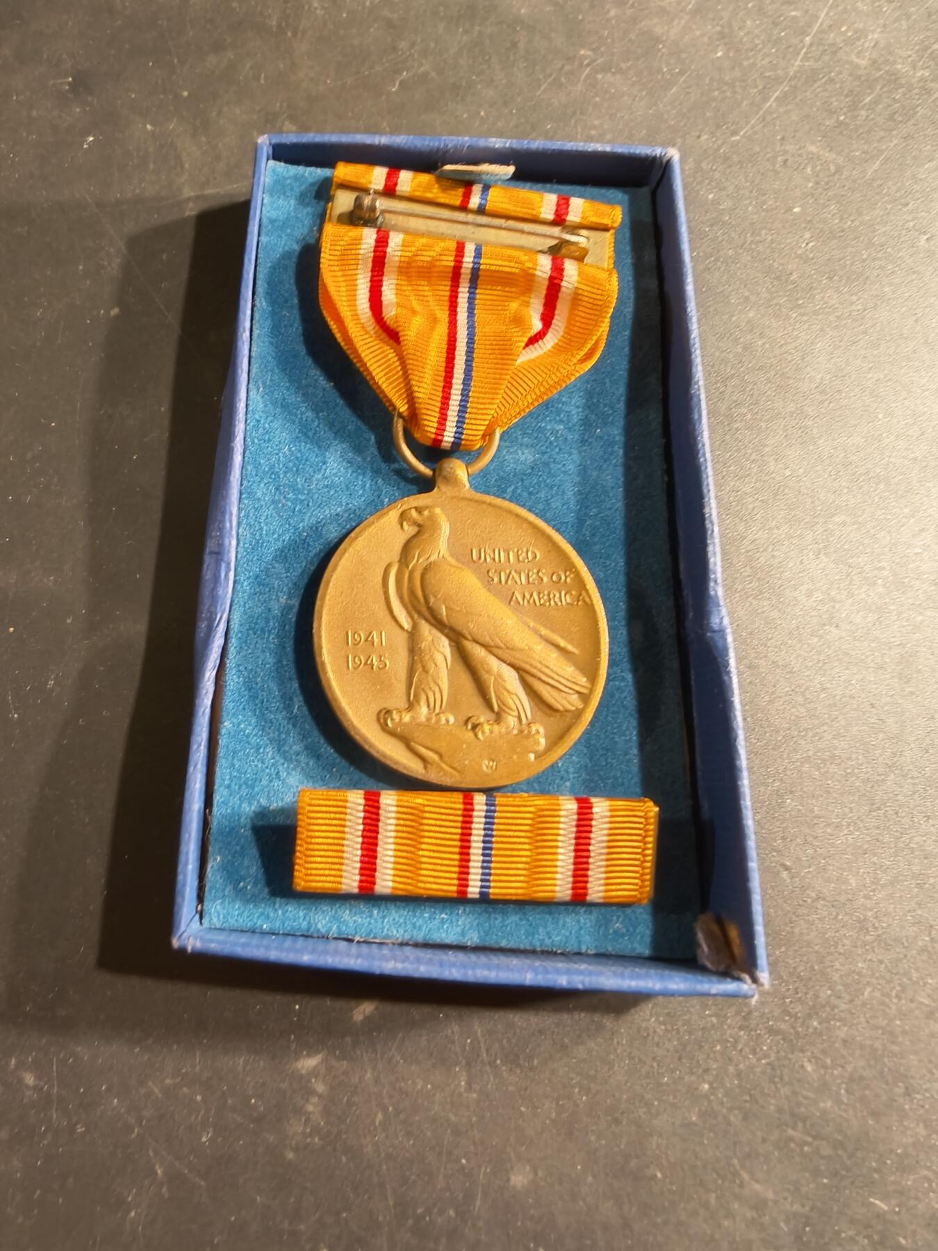 老王徽章第186期 美国二战亚太战区对日作战奖章   原盒带略