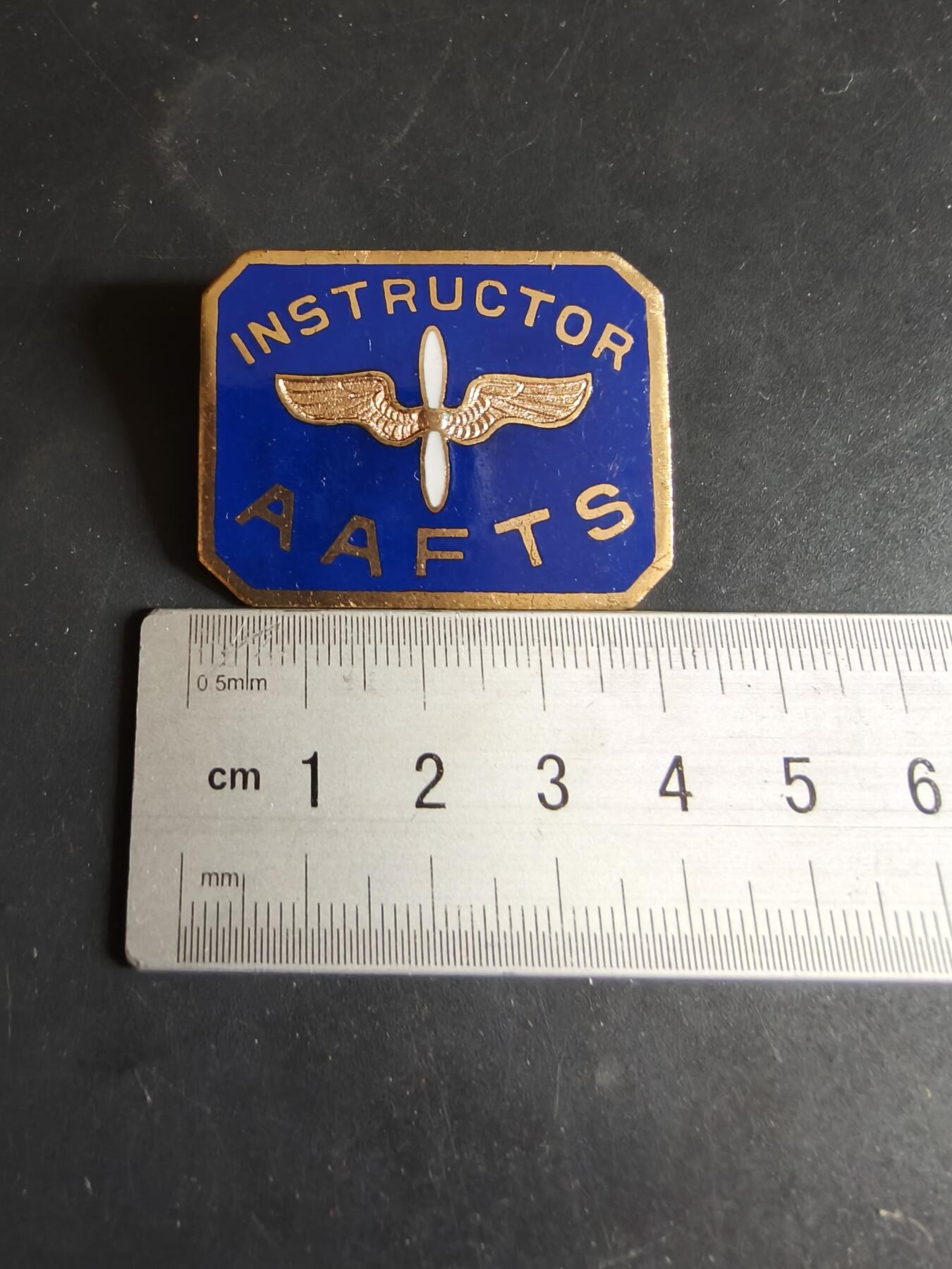 老王徽章第186期 美国陆军航空队技术训练司令部教官证章    二战时期横针版    40mm