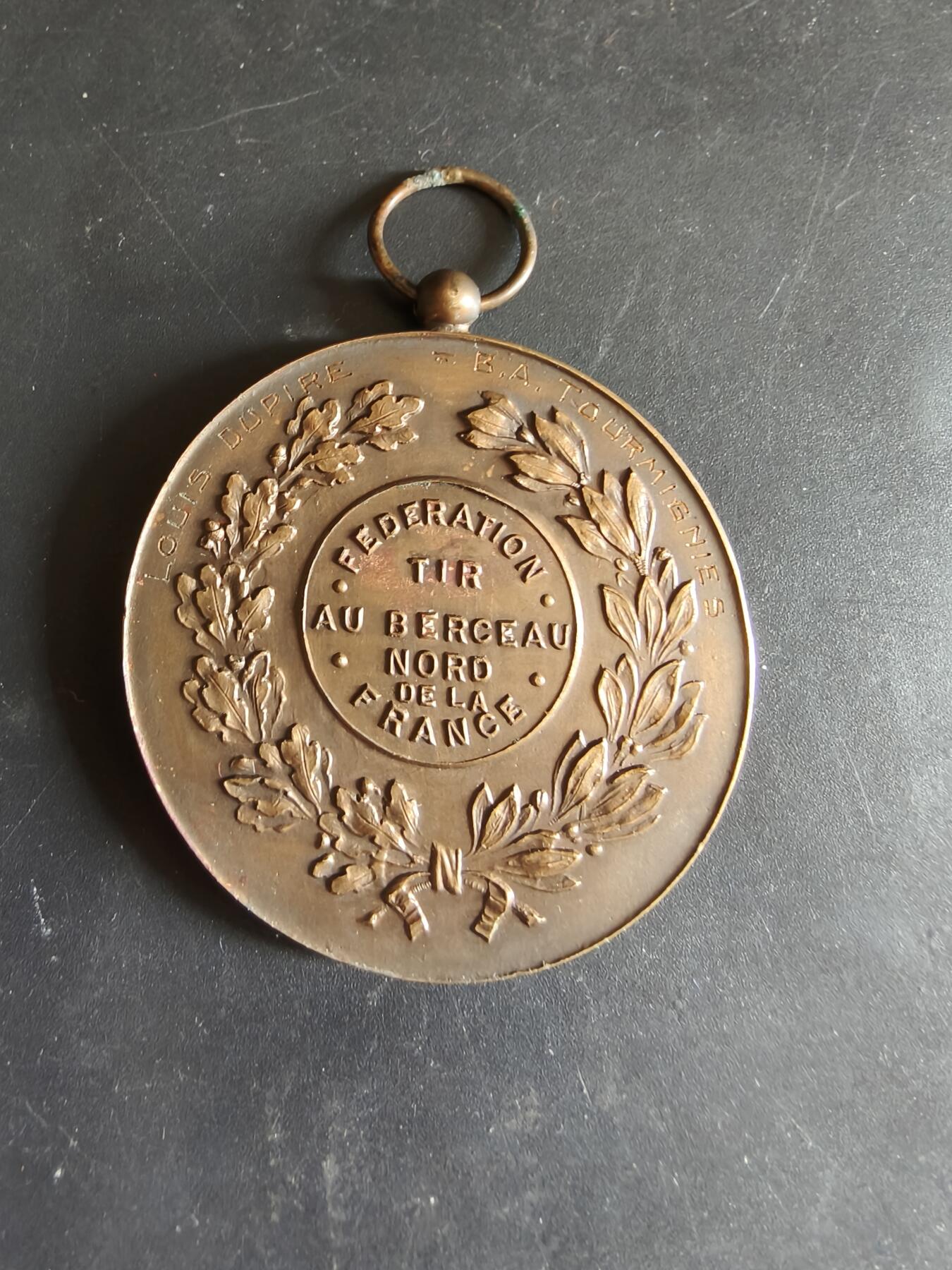 老王徽章第186期 法国北部地区射击协会大尺寸铜奖章    直径49mm    重量48.1g