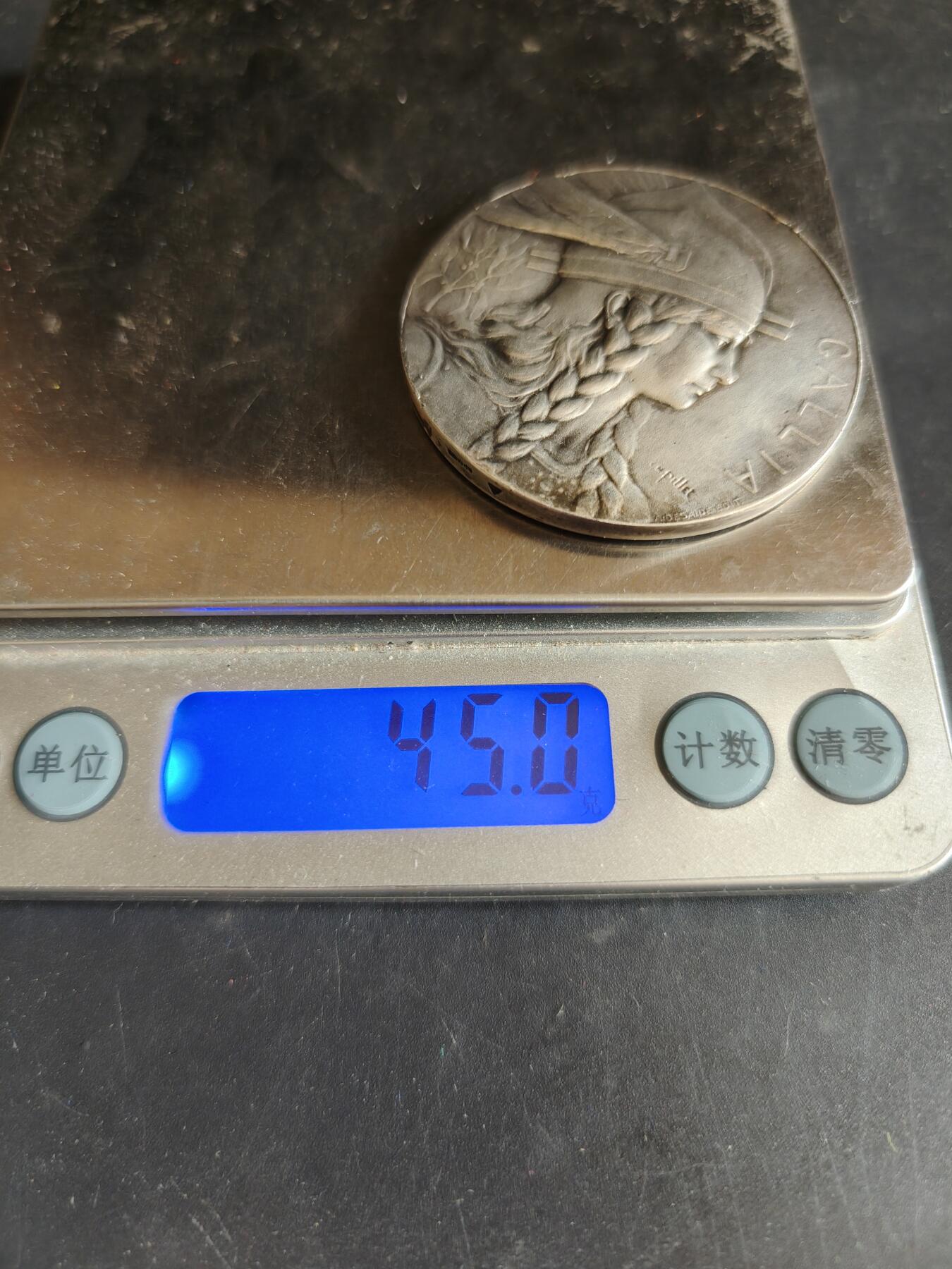 老王徽章第186期 法国洛什农业竞赛镀银大铜章    正面为高卢人形象    直径45mm    重量45g