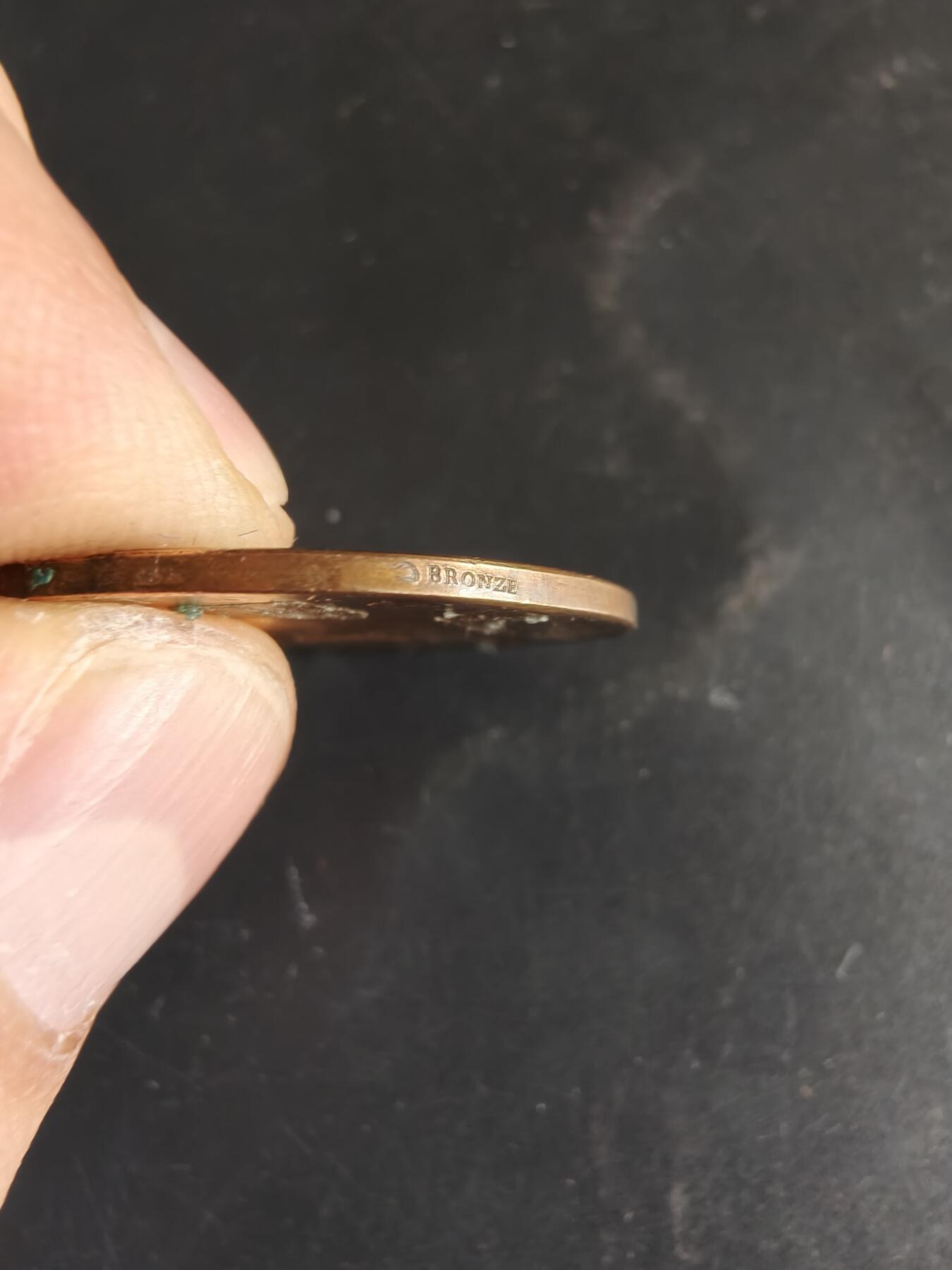 老王徽章第186期 法国战争部射击竞赛大铜章    大师杜布瓦作品   戎装玛丽安娜     直径32mm    重量12.3g