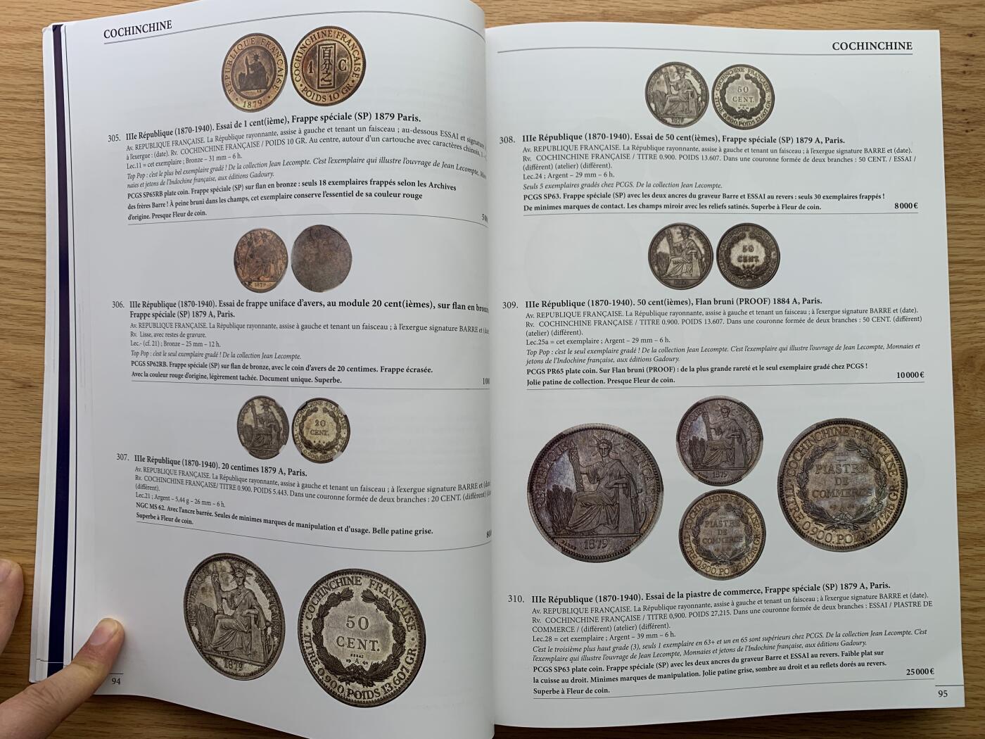 《竞宝斋》第469场 周日，周一 2场连拍 （全场包邮）欢迎送拍   MDC 世界币章拍卖目录 大开本 内图精美 有很多见不到的珍惜币章 重达2.4公斤 包邮 编号14