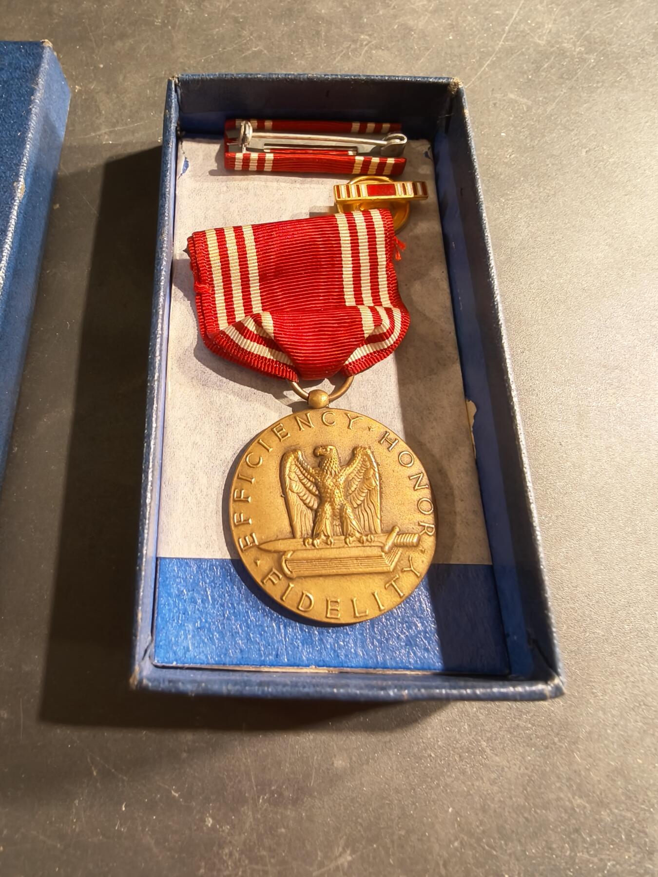 老王徽章第186期 美国二战陆军品德优良奖章   原盒带略