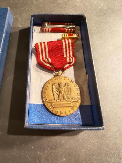 老王徽章第186期 - 美国二战陆军品德优良奖章   原盒带略