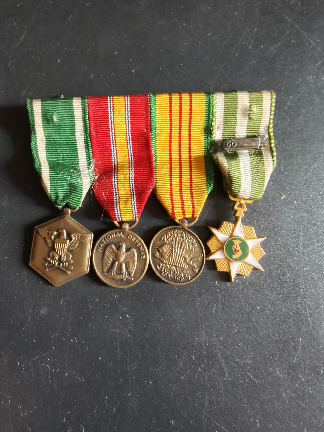 老王徽章第186期 美国海军越战4联排迷你章    海军军事功绩、国防服役、越战服役、越战战役奖章