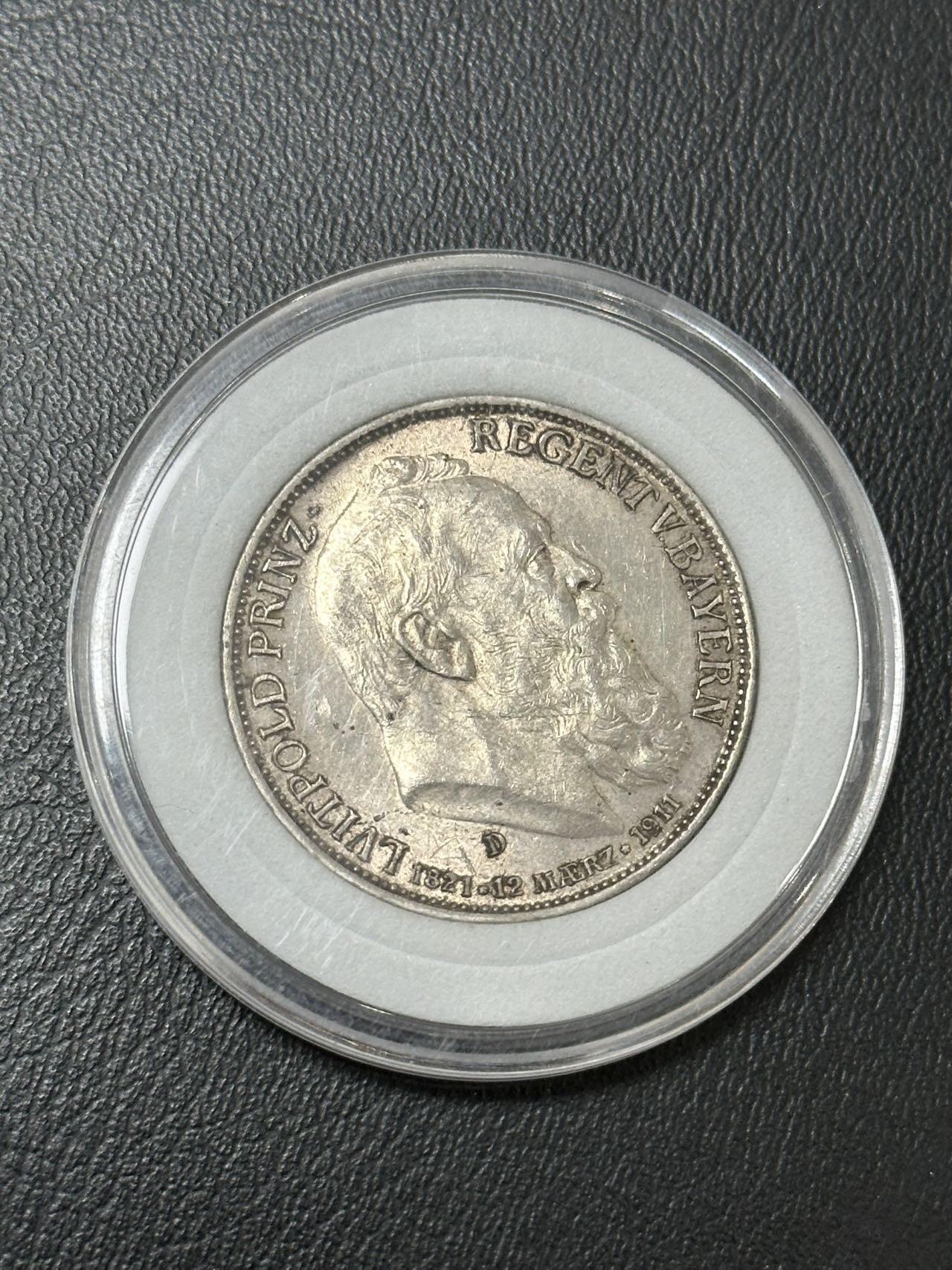 丙午马年三月第二场 精品更新 1914年德国巴伐利亚柳特波德90大寿3马克银币 16.7克900银。此枚属珍惜品种！近期银价震荡，值得投资！藏家出品带小圆盒