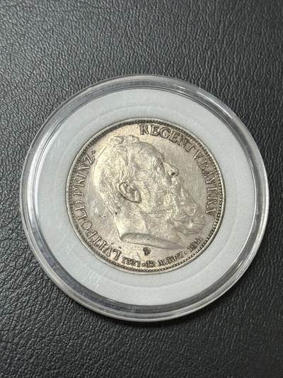 丙午马年三月第二场 精品更新 - 1914年德国巴伐利亚柳特波德90大寿3马克银币 16.7克900银。此枚属珍惜品种！近期银价震荡，值得投资！藏家出品带小圆盒