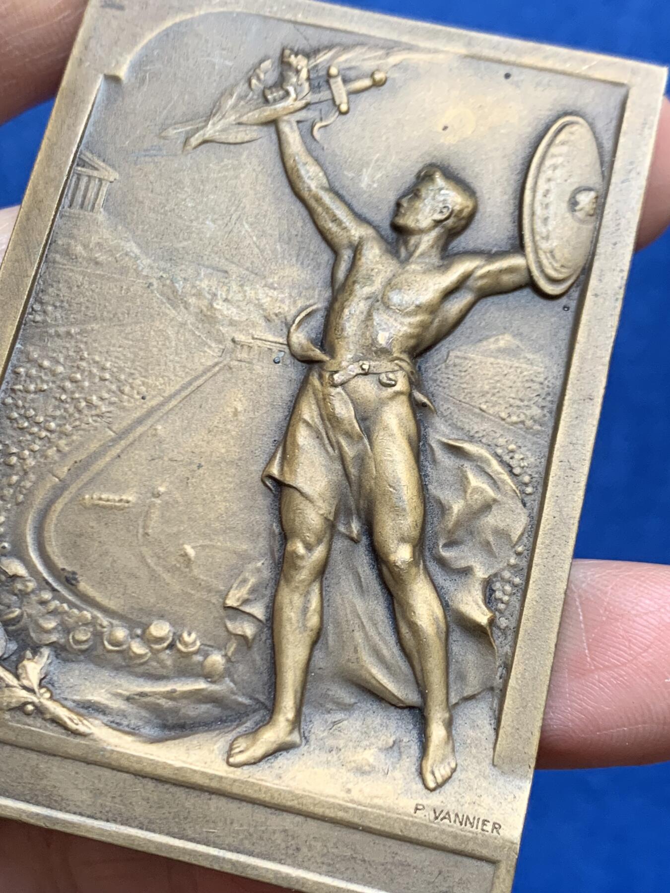 《竞宝斋》第469场 周日，周一 2场连拍 （全场包邮）欢迎送拍 希腊1906年奥运会纪念大铜章 94.1克 48.6*69.7mm 三角铜标