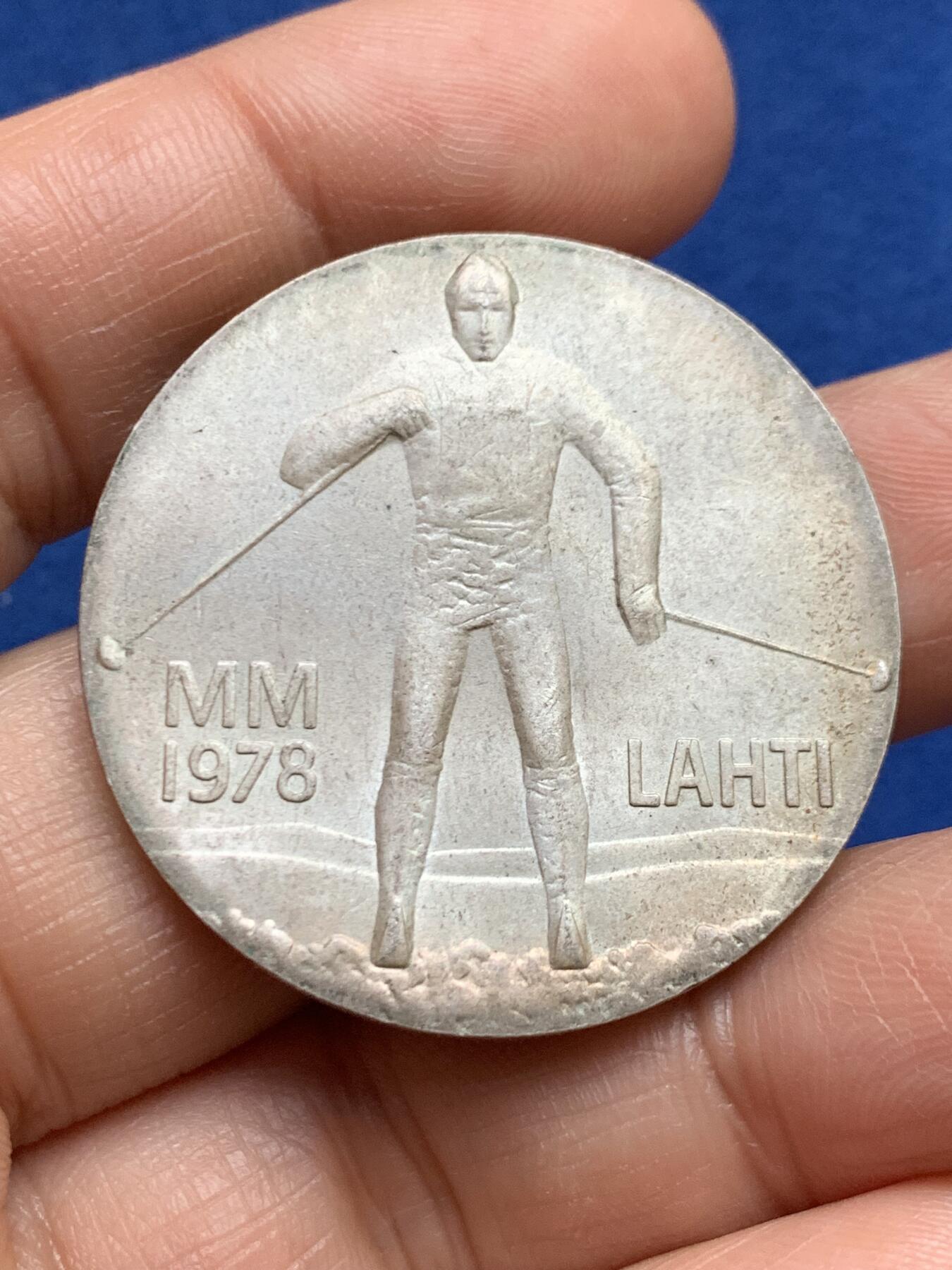 《竞宝斋》第469场 周日，周一 2场连拍 （全场包邮）欢迎送拍 芬兰1978年北欧世界滑雪锦标赛25马克纪念银币 26.35克