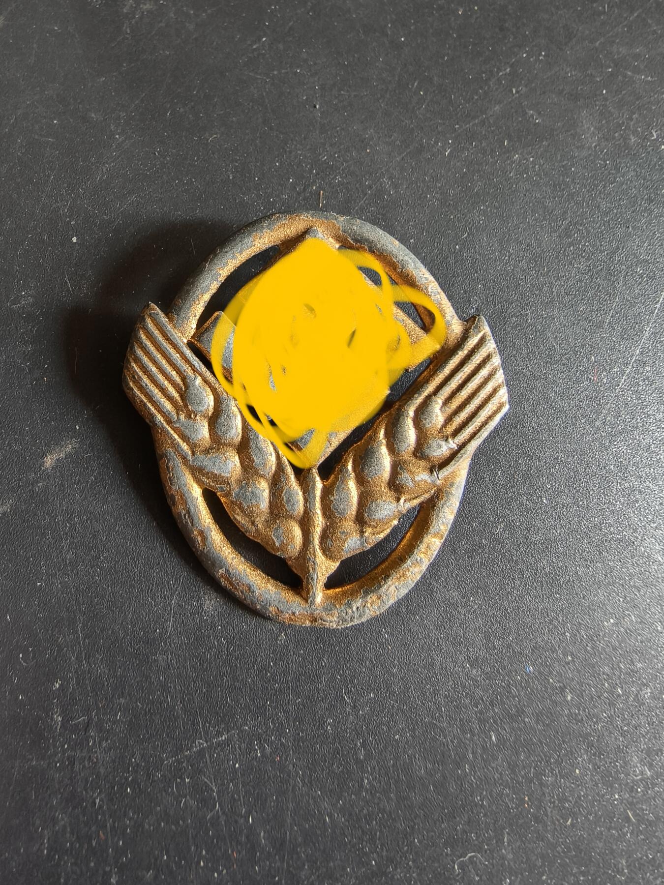 老王徽章第186期 德三妇女服务劳动团帽徽