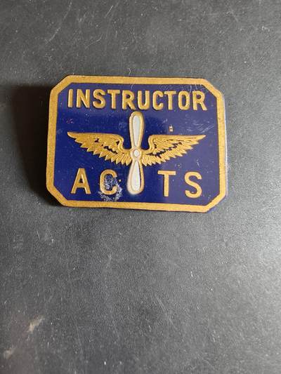 老王徽章第186期 - 美国陆军航空技术学校教官证章    二战时期横针版    内部镶嵌22k金工艺