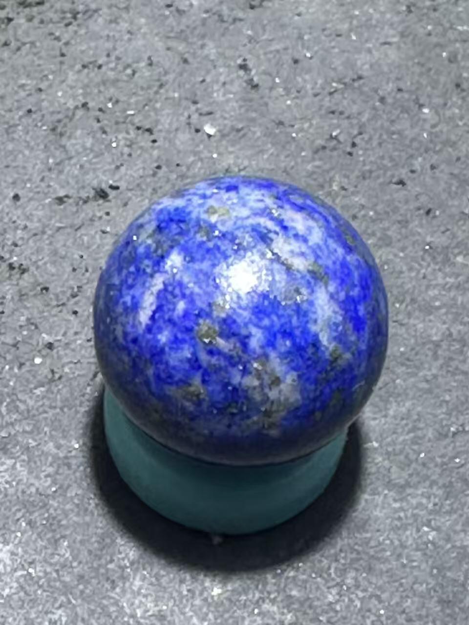 精美阿富汗老矿青金石圆珠一个！