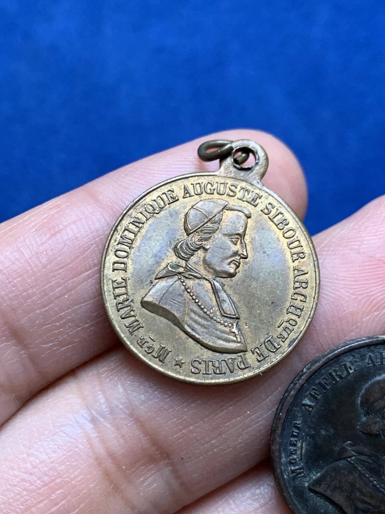 《竞宝斋》第469场 周日，周一 2场连拍 （全场包邮）欢迎送拍 两枚一组 教皇纪念铜章 总重8.55克