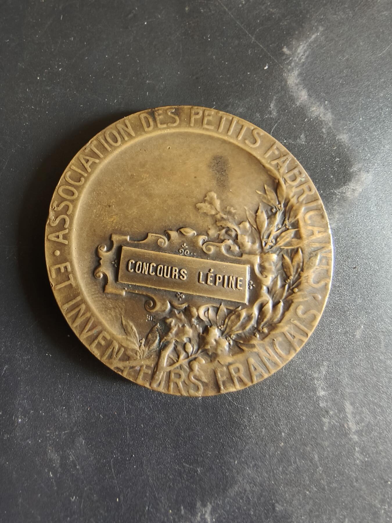 老王徽章第186期 法国小制造商与发明家协会“雷平竞赛”大铜章     直径48mm    重量48.4g