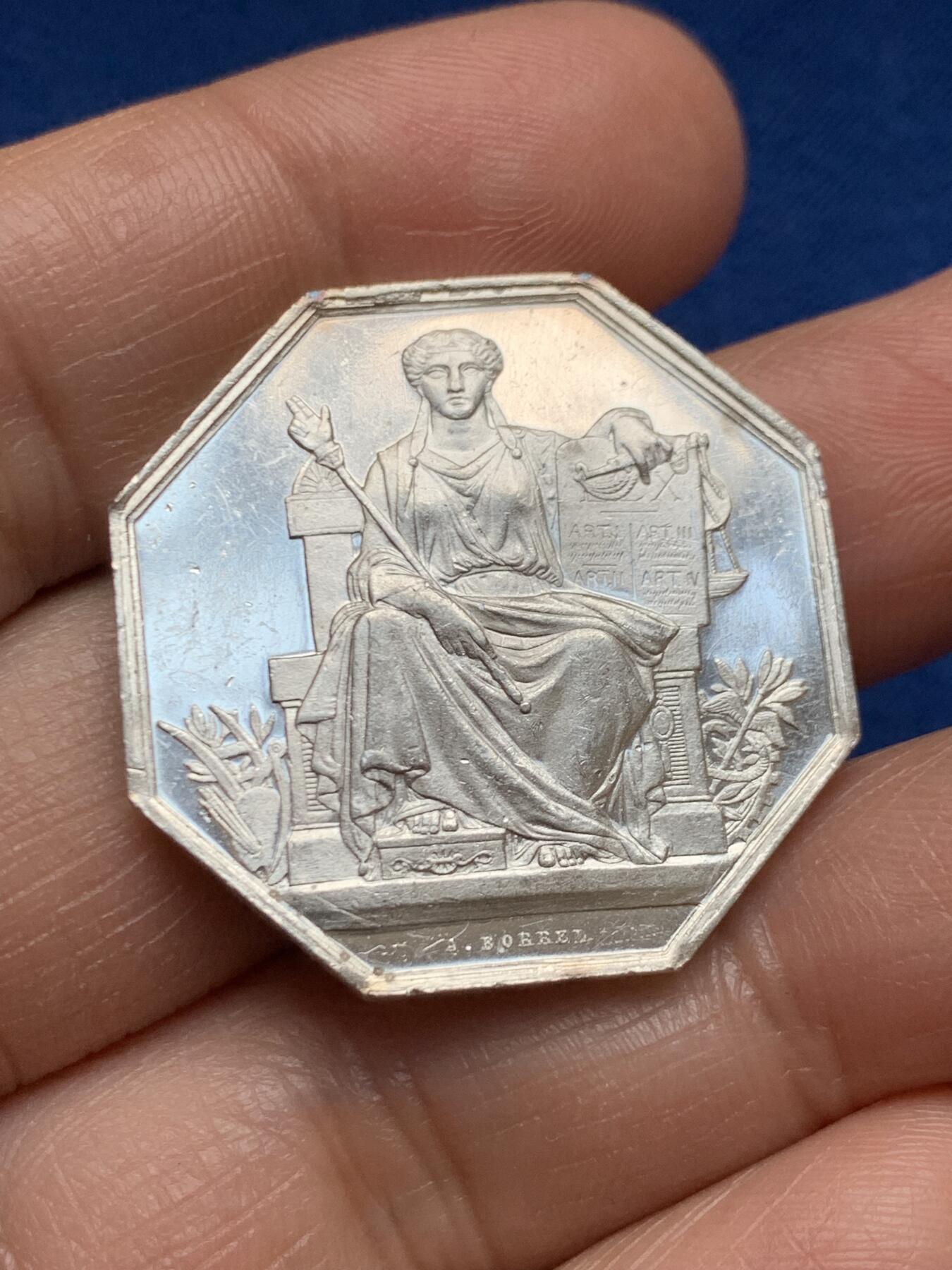 《竞宝斋》第469场 周日，周一 2场连拍 （全场包邮）欢迎送拍 法国布赖地区司法公证人八角银质代币 19.7克 31.2mm 丰饶角银标