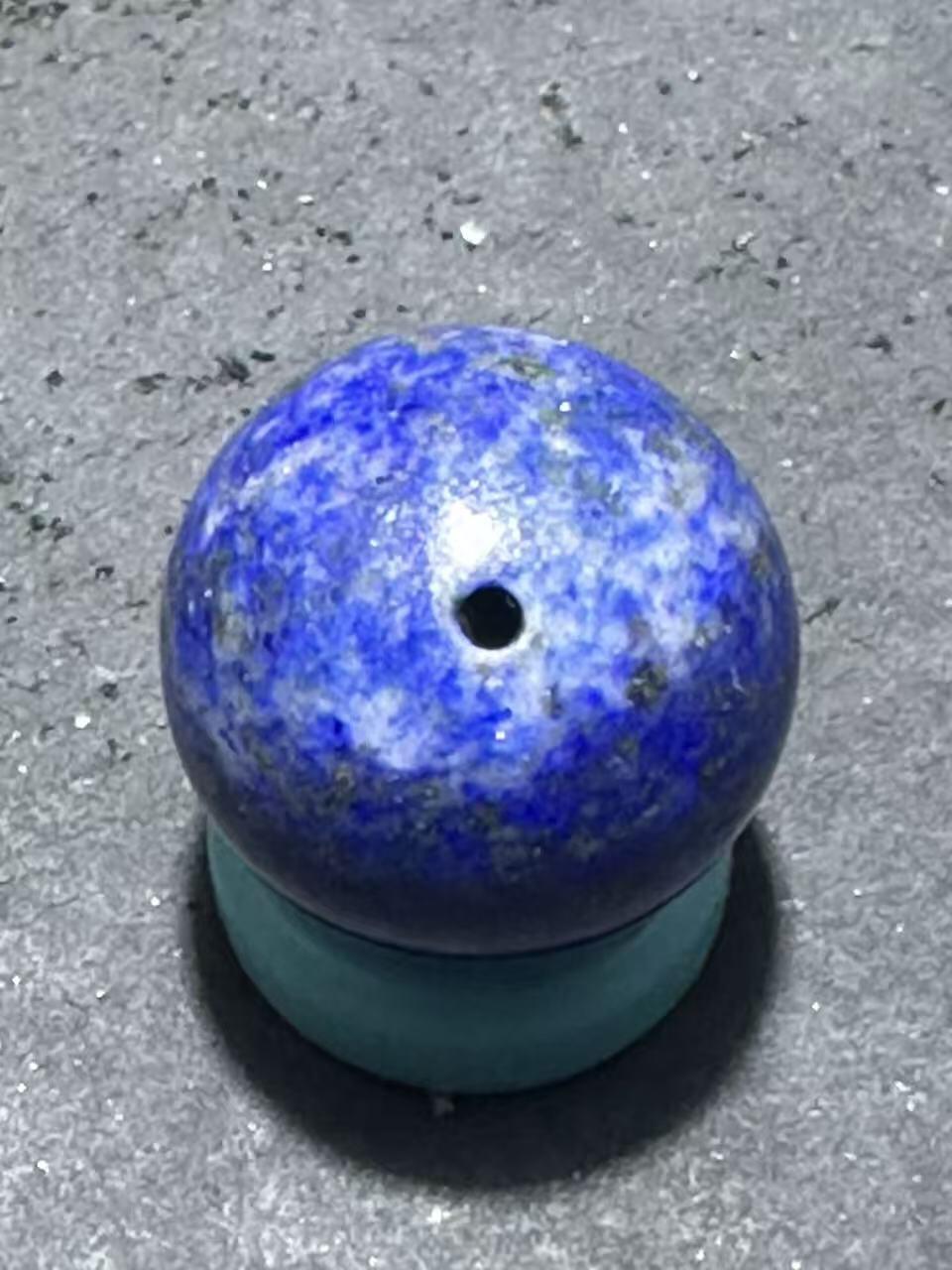 精美阿富汗老矿青金石圆珠一个！