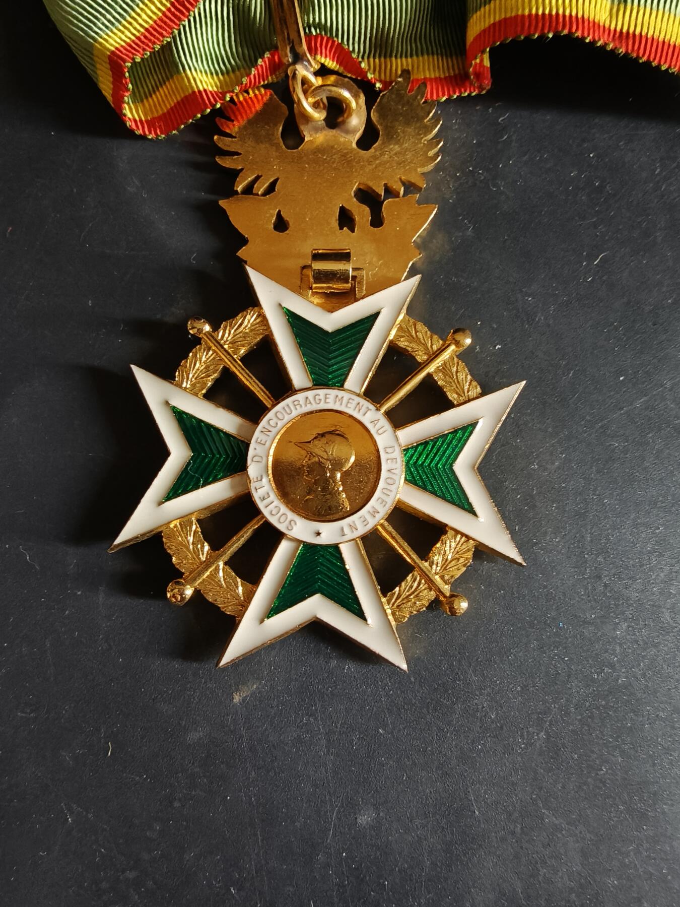 老王徽章第186期 法国指挥官级鼓励奉献协会勋章    绶带有瑕疵