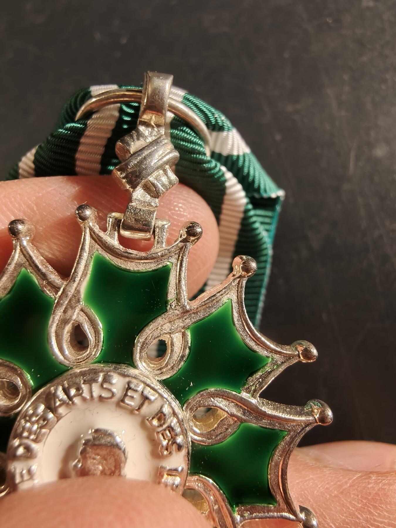 老王徽章第186期 法国骑士级文学艺术勋章    原盒