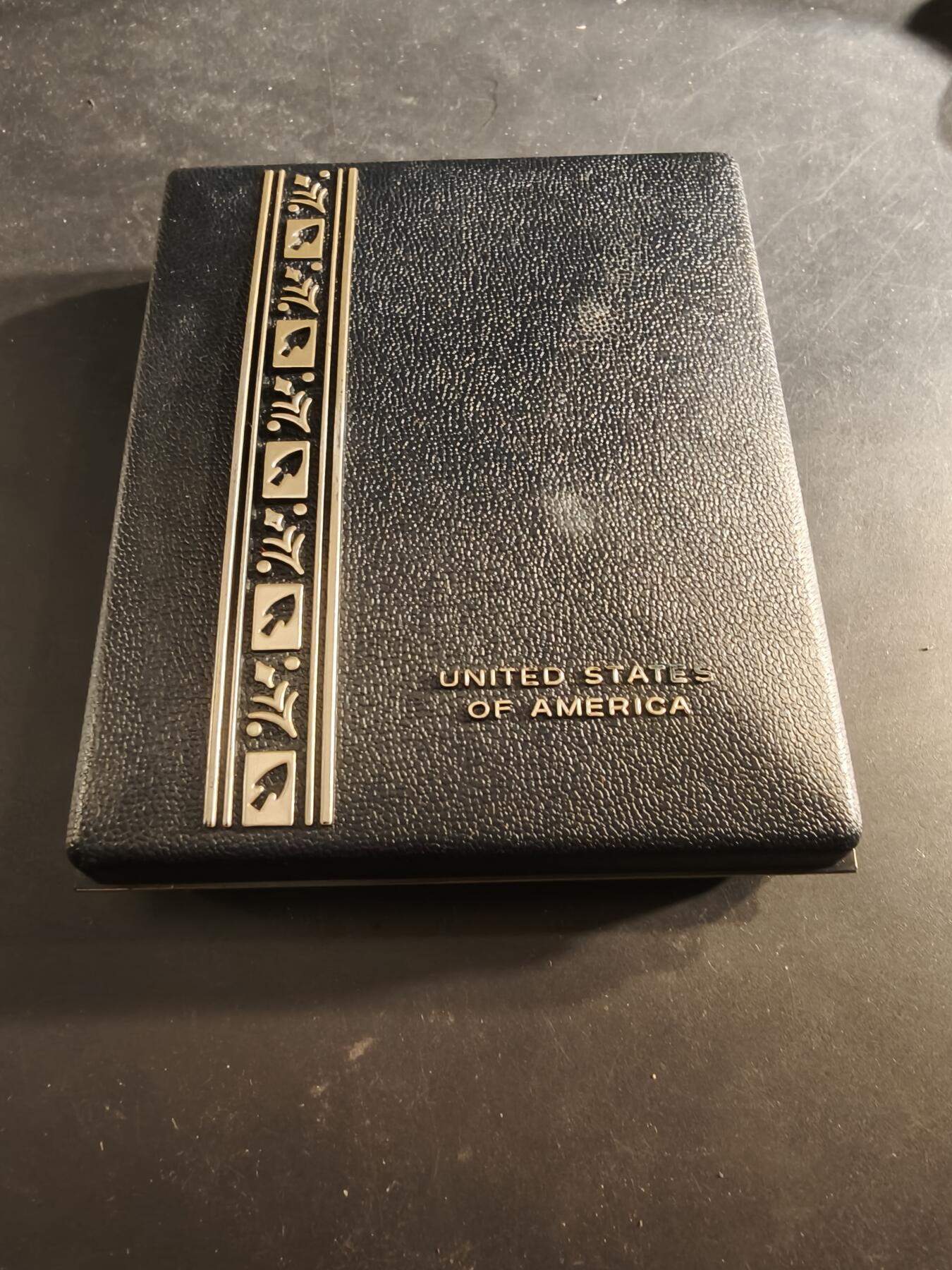 老王徽章第186期 美国全球反恐战争服役奖章 原盒带略、珐琅略和迷你章 少见全套