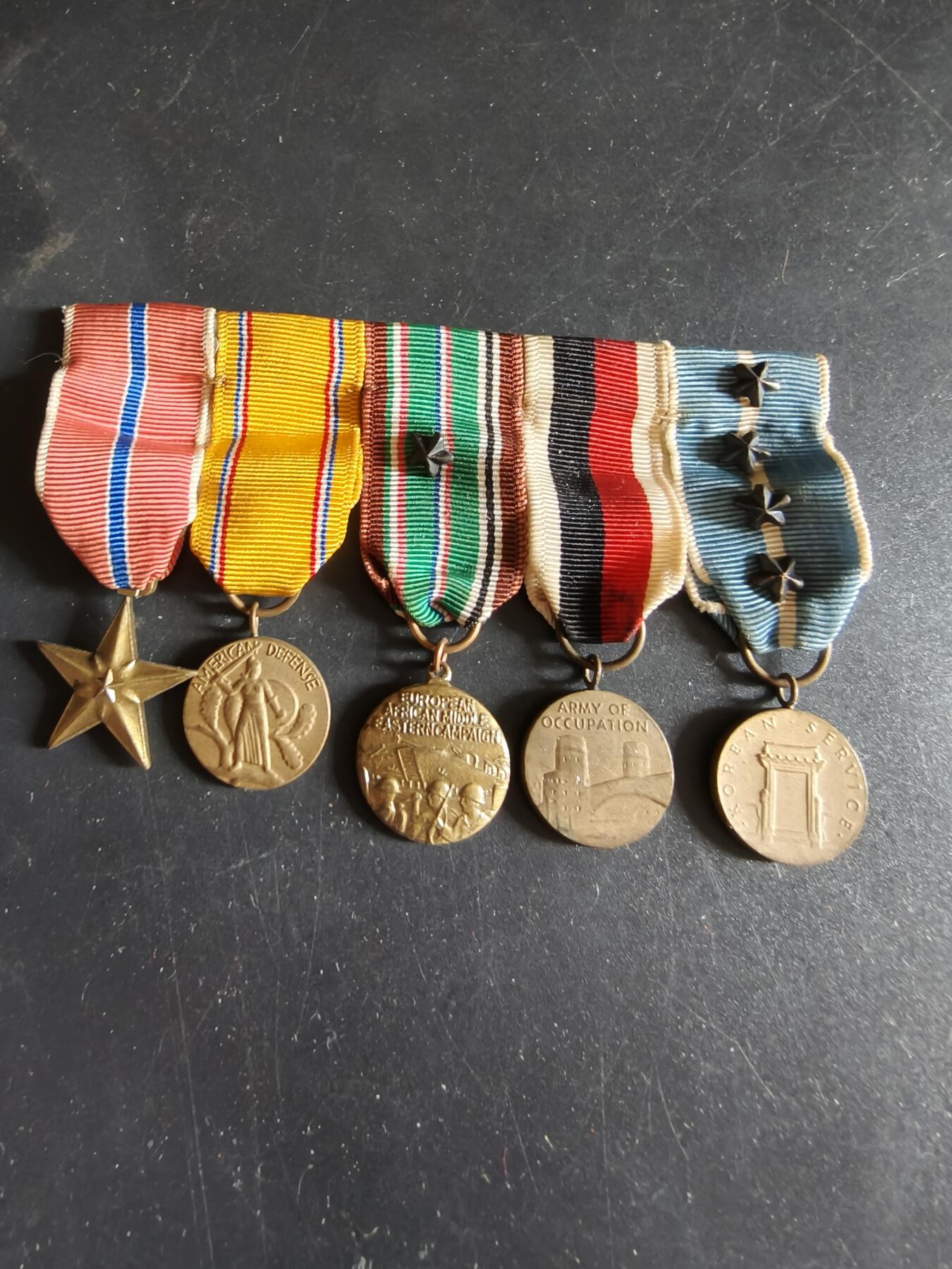 老王徽章第186期 美国陆军二战韩战5联排迷你章      铜星、二战胜利、欧洲对德作战(1星)、陆军占领军服役、美国本土防卫、韩战服役(4星)