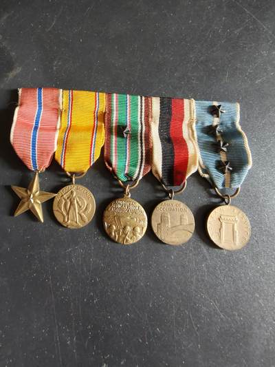 老王徽章第186期 - 美国陆军二战韩战5联排迷你章      铜星、二战胜利、欧洲对德作战(1星)、陆军占领军服役、美国本土防卫、韩战服役(4星)