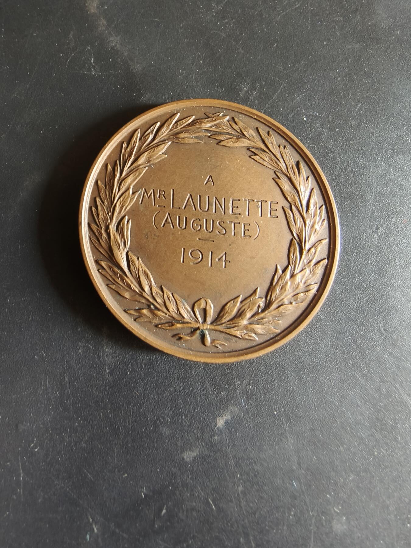 老王徽章第186期 法国巴黎动物保护协会大铜章     直径41mm    重量38.1g