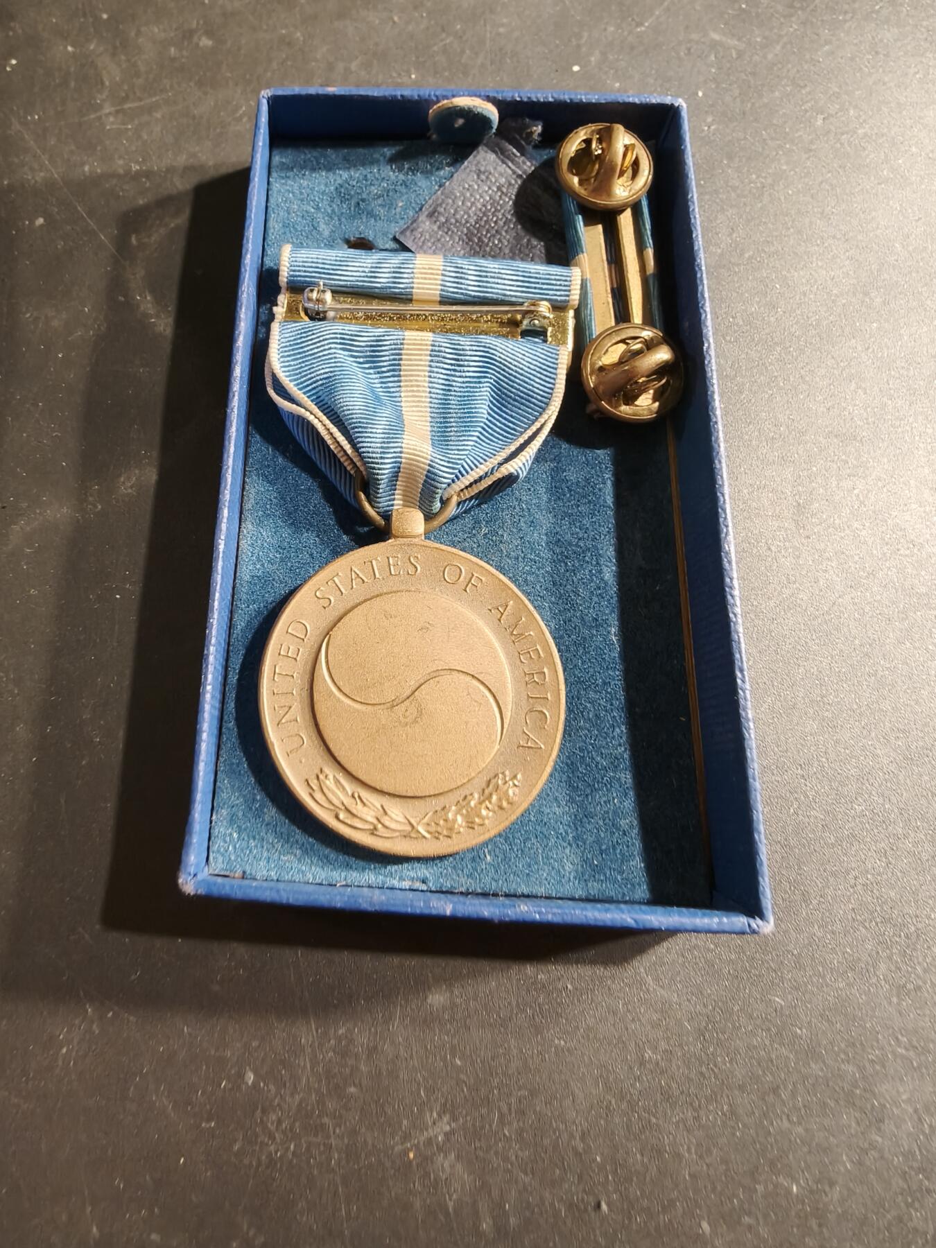 老王徽章第186期 美国韩战服役奖章   原盒带略