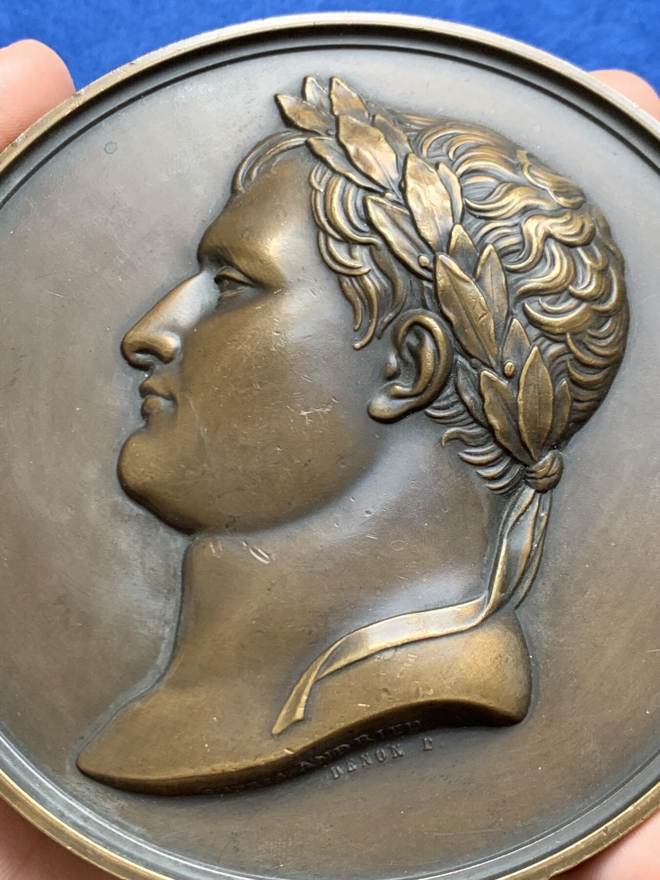 《竞宝斋》第469场 周日，周一 2场连拍 （全场包邮）欢迎送拍 法国拿破仑一世庆祝罗马王诞生后铸版超大铜章 659克 112.5mm 丰饶角铜标