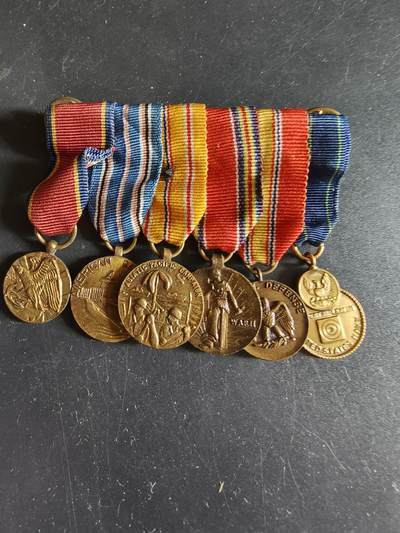 老王徽章第186期 - 美国海军二战6联排迷你章     二战胜利、亚太对日作战(1星)、美洲战区服役、海军步枪精确射手、国防服役、海军预备役忠诚服役