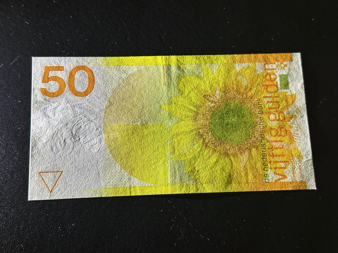 《外钞收藏家》第六百一十六期（精品场）（长期征集拍品、欢迎藏友们联系合作） 1982年荷兰50盾 向日葵 非全新 品相如图