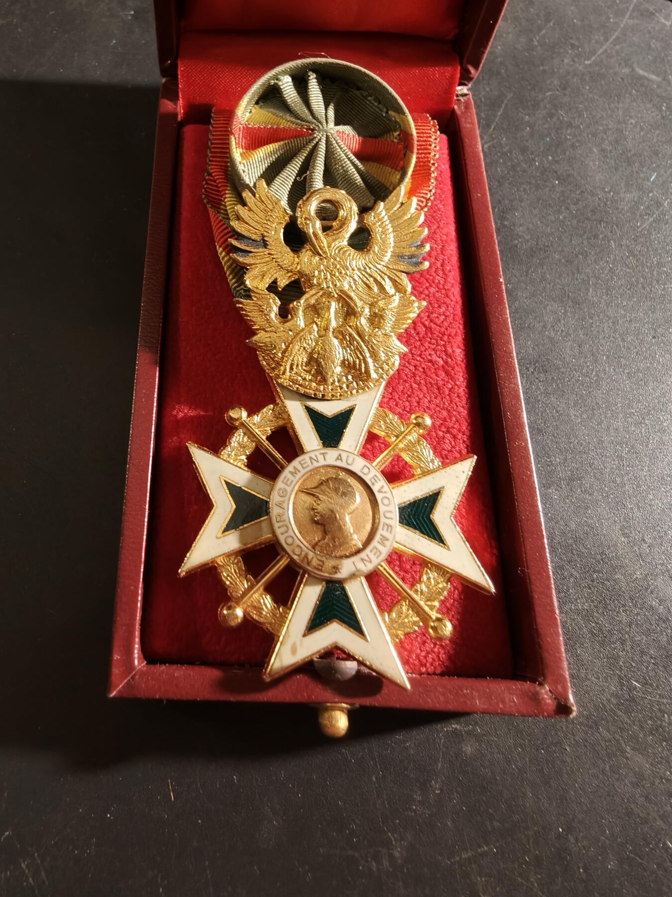 老王徽章第186期 法国军官级鼓励奉献协会勋章     原盒
