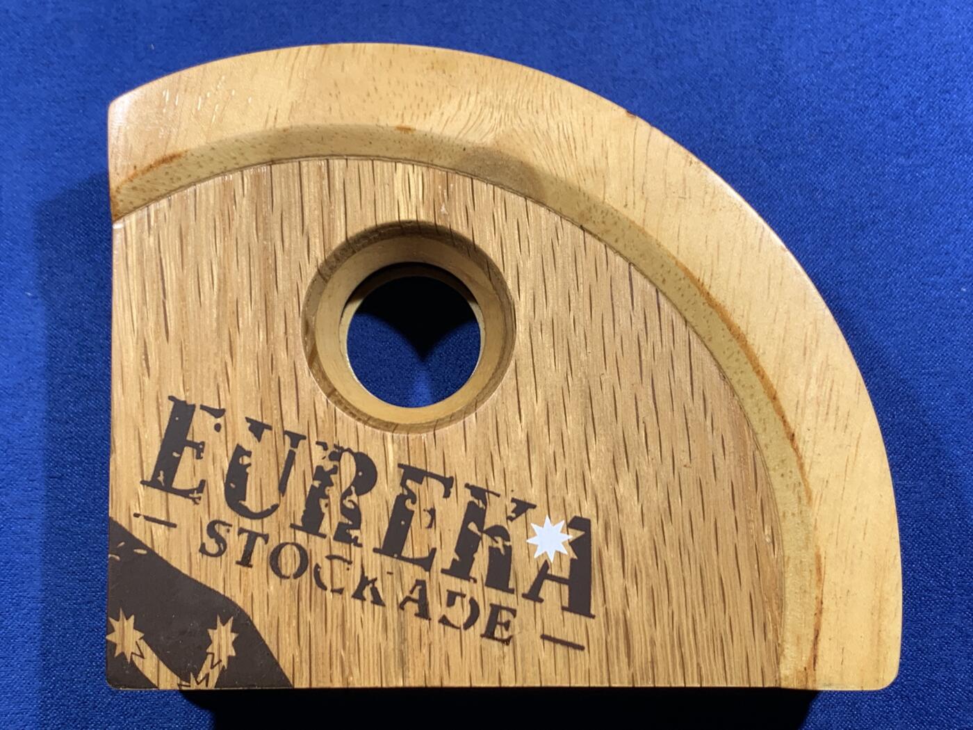 《竞宝斋》第469场 周日，周一 2场连拍 （全场包邮）欢迎送拍 PCGS PR68DCAM 澳大利亚2004年尤里卡堡垒150周年纪念精制银币 带金沙 999银 28.349克 铸造量11138枚 由珀斯造币厂发行 加厚盒 带木盒 细节见图